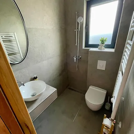 V, With Private Bathroom, Shared Kitchen, Living And Garden With Pool, Privlaka, Zadar Séjour chez l'habitant Privlaka (Zadar)