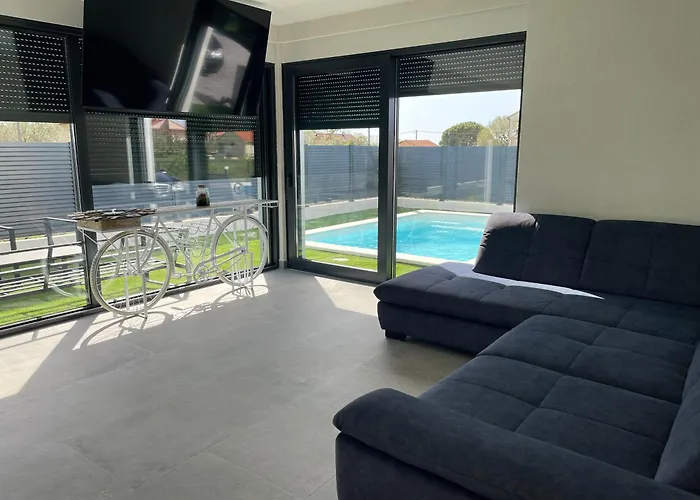 V, With Private Bathroom, Shared Kitchen, Living And Garden With Pool, Privlaka, Zadar Ostanak kod kuće *