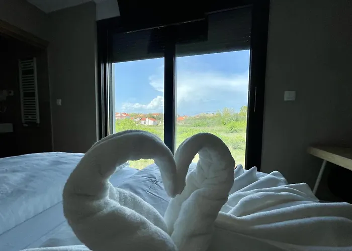 V, With Private Bathroom, Shared Kitchen, Living And Garden With Pool, Privlaka, Zadar Ostanak kod kuće Privlaka (Zadar)