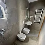 V, With Private Bathroom, Shared Kitchen, Living And Garden With Pool, Privlaka, Zadar 民宿 *