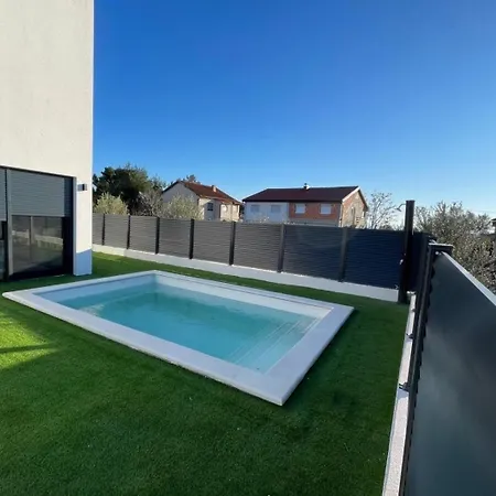 V, With Private Bathroom, Shared Kitchen, Living And Garden With Pool, Privlaka, Zadar Privlaka (Zadar)