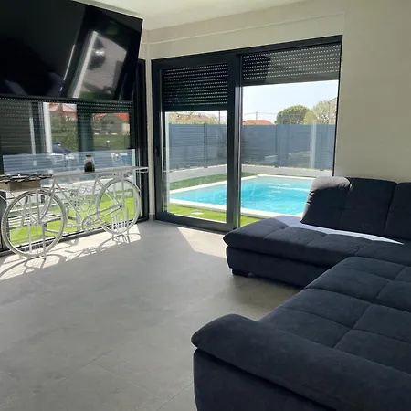 V, With Private Bathroom, Shared Kitchen, Living And Garden With Pool, Privlaka, Zadar Accommodatie bij particulieren *