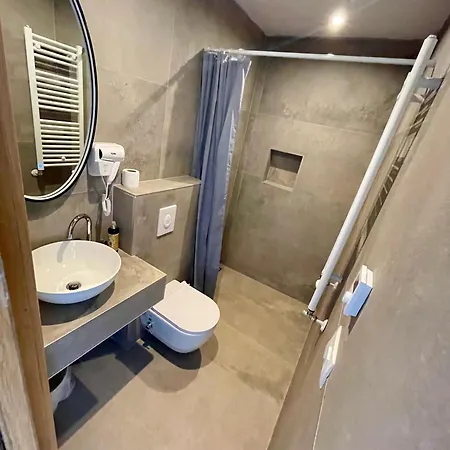 홈스테이 V, With Private Bathroom, Shared Kitchen, Living And Garden With Pool, Privlaka, Zadar *