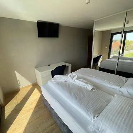 V, Pool View With French Balcony, Private Bathroom, Shared Kitchen, Living And Garden With Heated Pool, Privlaka, Zadar