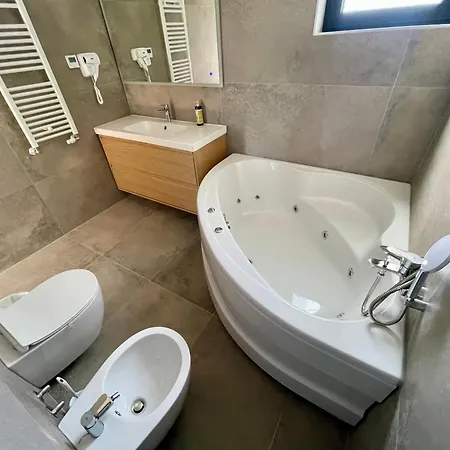 V, With Private Bathroom, Shared Kitchen, Living And Garden With Pool, Privlaka, Zadar 홈스테이 *