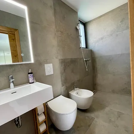 홈스테이 V, With Private Bathroom, Shared Kitchen, Living And Garden With Pool, Privlaka, Zadar
