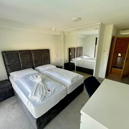 V, With Private Bathroom, Shared Kitchen, Living And Garden With Pool, Privlaka, Zadar *