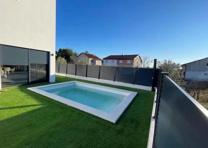 V, With Private Bathroom, Shared Kitchen, Living And Garden With Pool, Privlaka, Zadar Privlaka (Zadar)