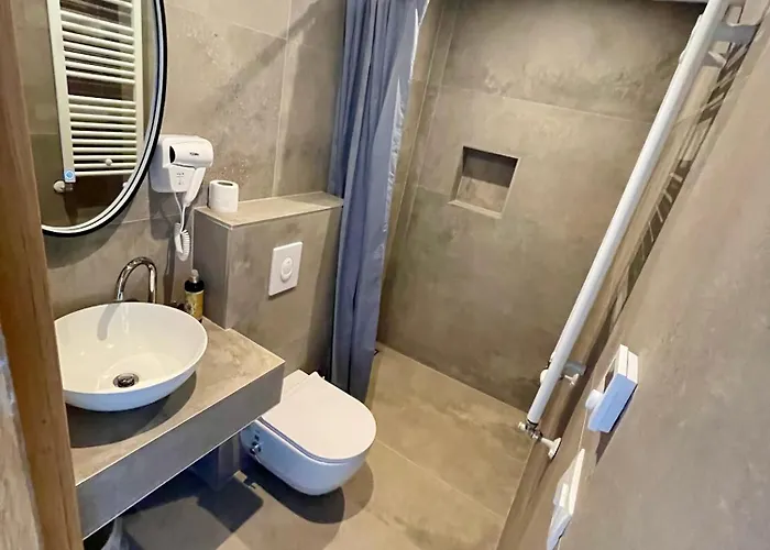 Ostanak kod kuće V, With Private Bathroom, Shared Kitchen, Living And Garden With Pool, Privlaka, Zadar *