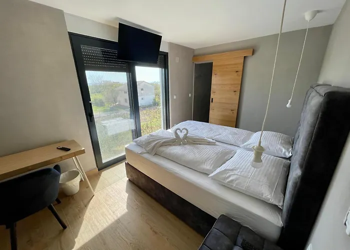 Ostanak kod kuće V, With Private Bathroom, Shared Kitchen, Living And Garden With Pool, Privlaka, Zadar Privlaka (Zadar)