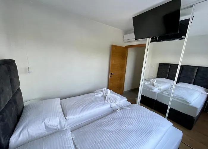 V, With Private Bathroom, Shared Kitchen, Living And Garden With Pool, Privlaka, Zadar *